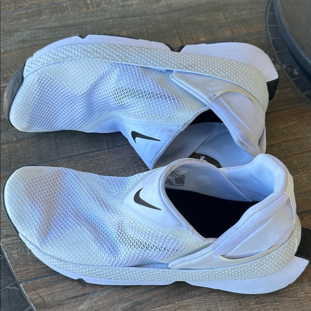 GUC Nike Flyease White/Black Mesh Detail Slip-On Sneakers